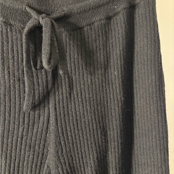 Babaton Black Ribbed Leggings - Picture 4 of 4